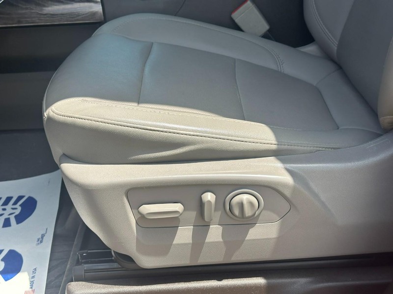 Chevrolet Silverado 2500HD Vehicle Image 17