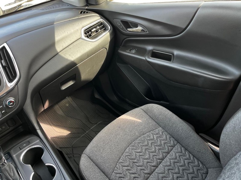 Chevrolet Equinox Vehicle Image 14
