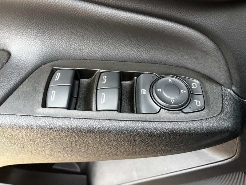 Chevrolet Equinox Vehicle Image 15