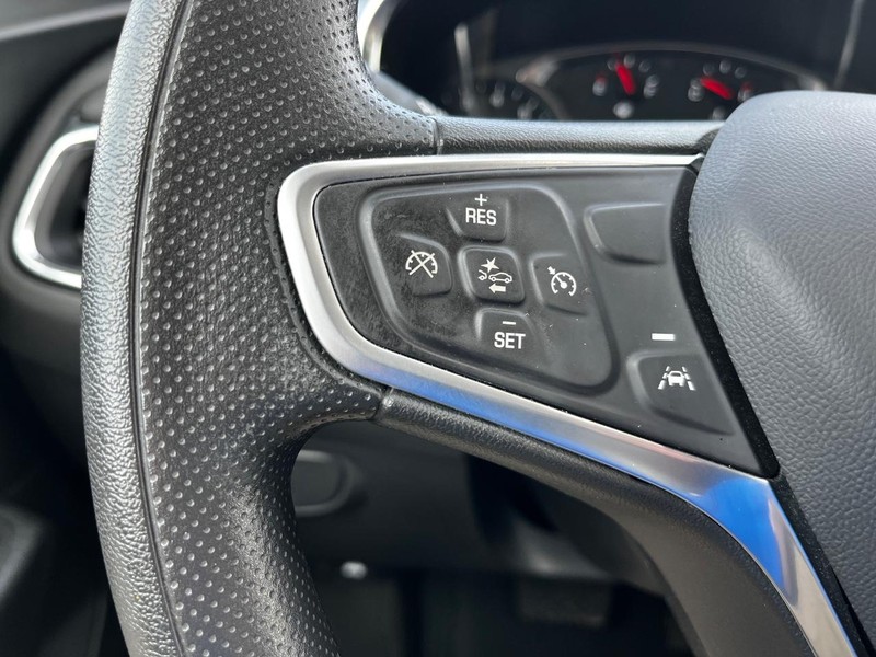 Chevrolet Equinox Vehicle Image 17