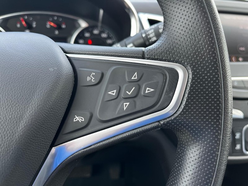 Chevrolet Equinox Vehicle Image 18