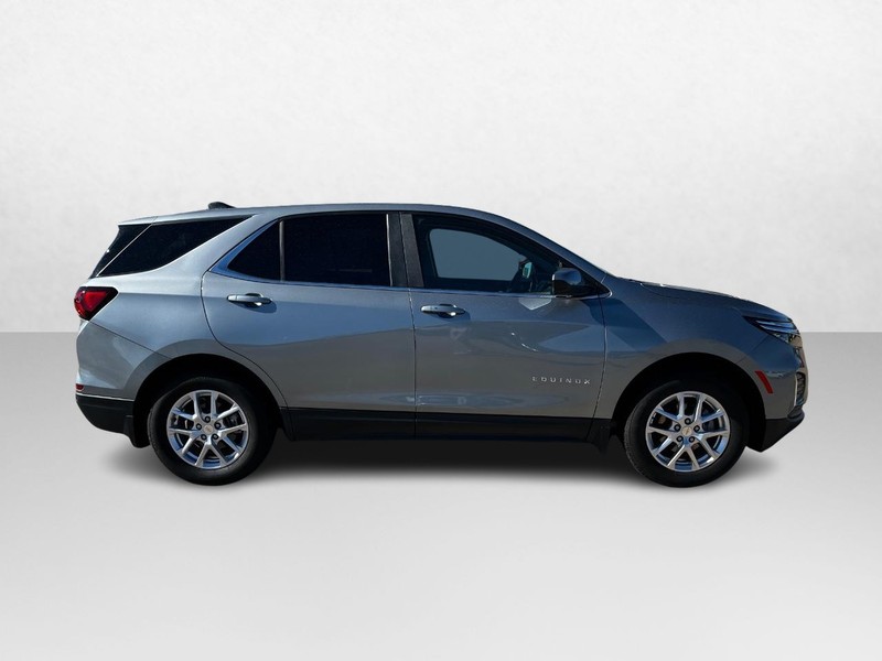 Chevrolet Equinox Vehicle Image 02