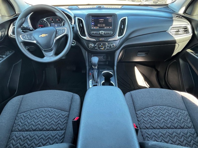 Chevrolet Equinox Vehicle Image 11