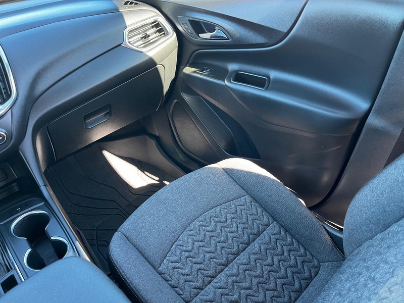 Chevrolet Equinox Vehicle Image 13