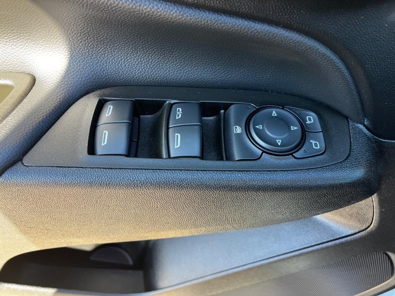 Chevrolet Equinox Vehicle Image 14