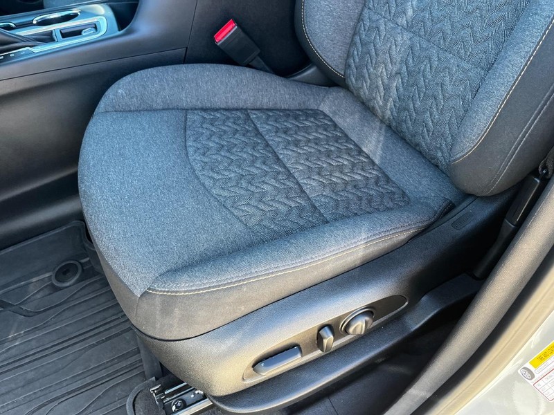 Chevrolet Equinox Vehicle Image 15