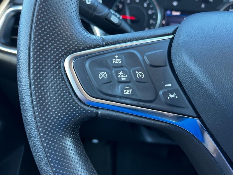 Chevrolet Equinox Vehicle Image 16