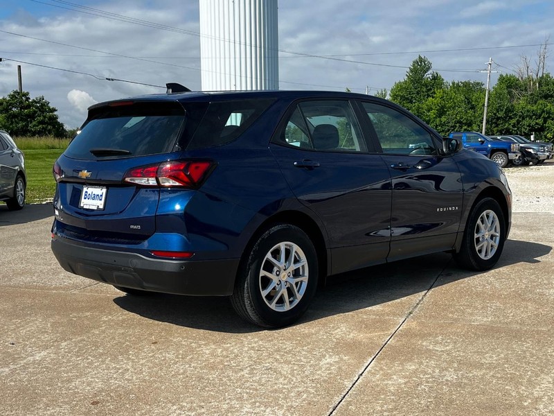 Chevrolet Equinox Vehicle Image 03