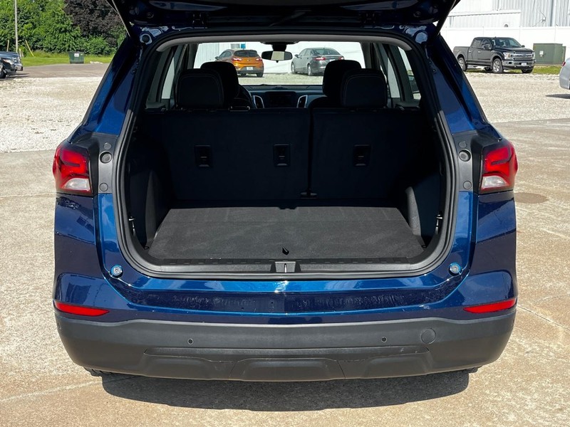 Chevrolet Equinox Vehicle Image 05