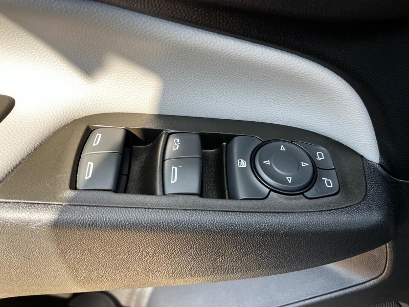 Chevrolet Equinox Vehicle Image 14