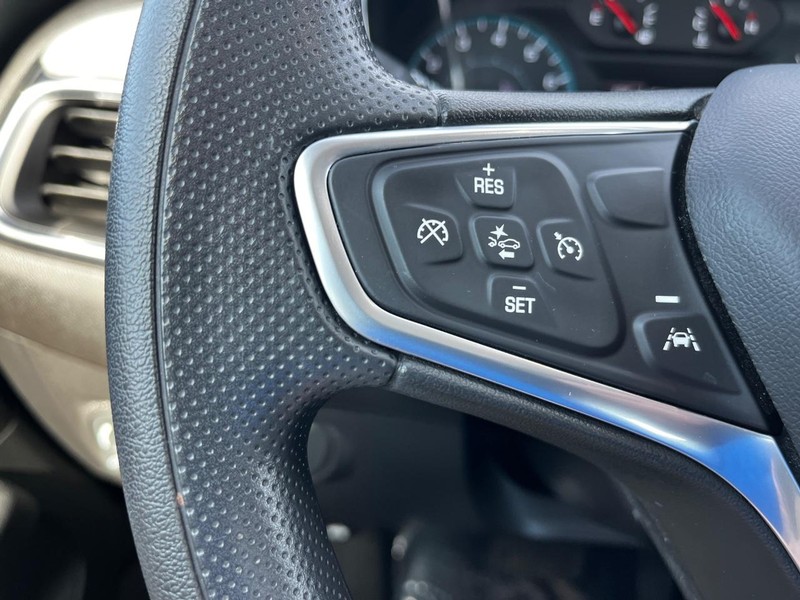 Chevrolet Equinox Vehicle Image 16