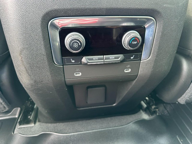 Chevrolet Tahoe Vehicle Image 12