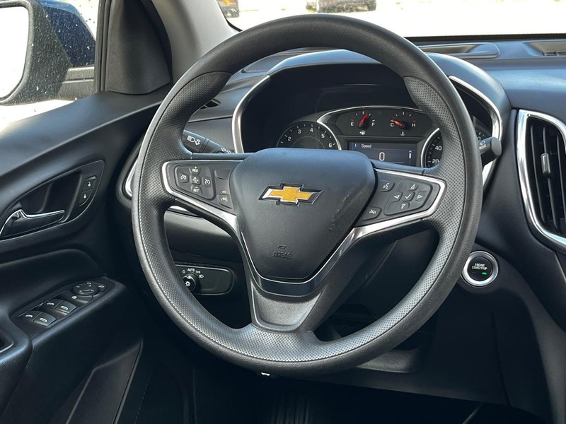Chevrolet Equinox Vehicle Image 12