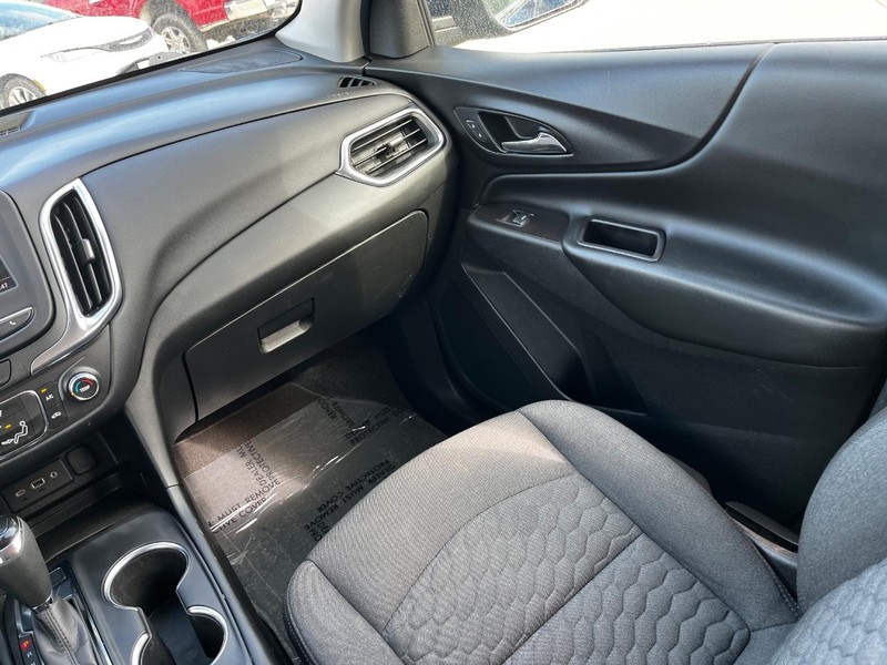 Chevrolet Equinox Vehicle Image 13