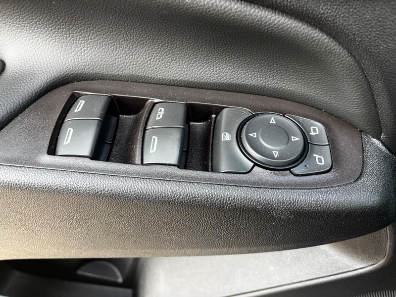 Chevrolet Equinox Vehicle Image 14