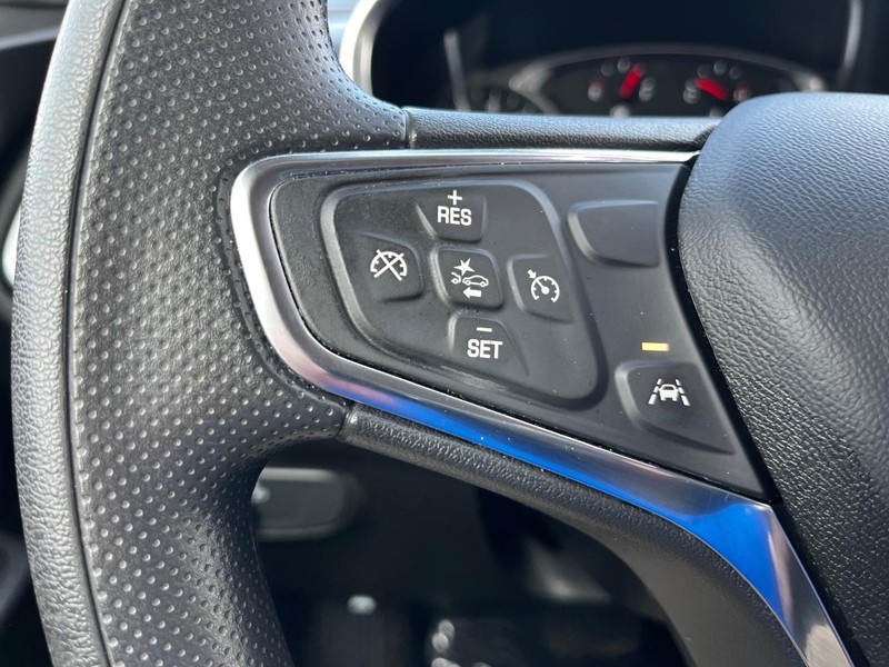 Chevrolet Equinox Vehicle Image 16