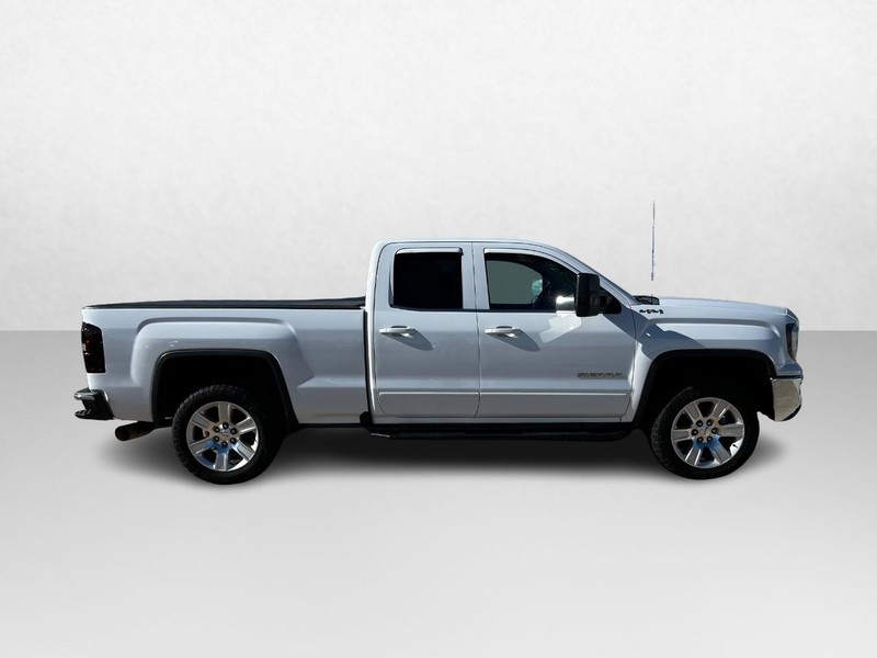 GMC Sierra 1500 Vehicle Image 02