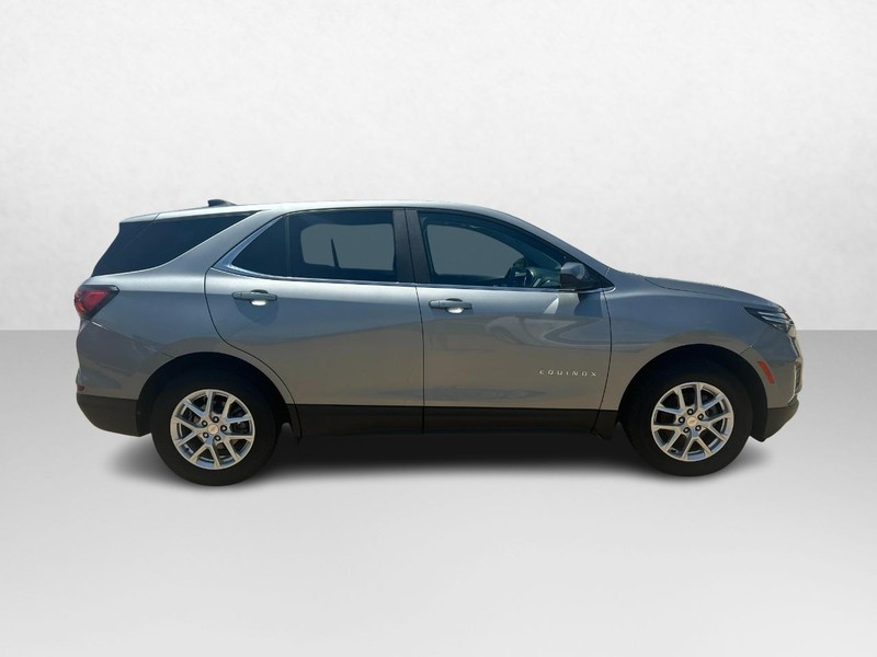 Chevrolet Equinox Vehicle Image 02