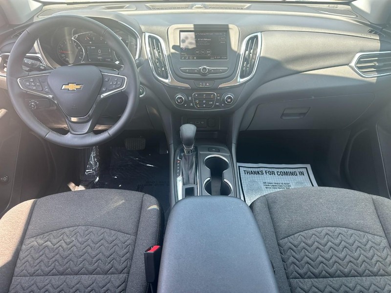 Chevrolet Equinox Vehicle Image 11