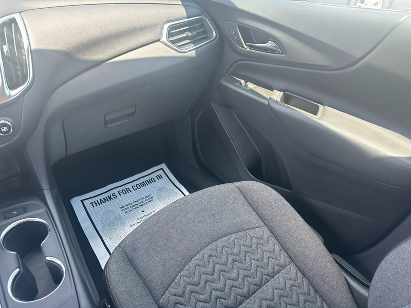 Chevrolet Equinox Vehicle Image 15