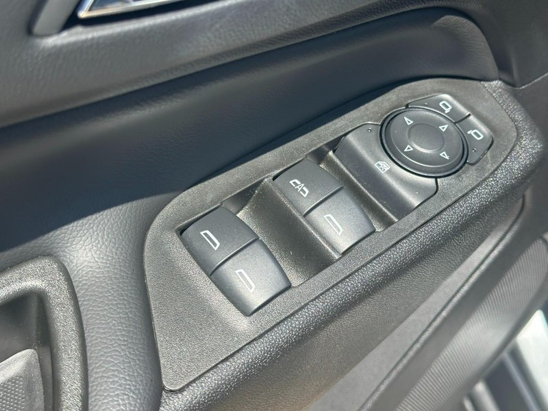 Chevrolet Equinox Vehicle Image 16