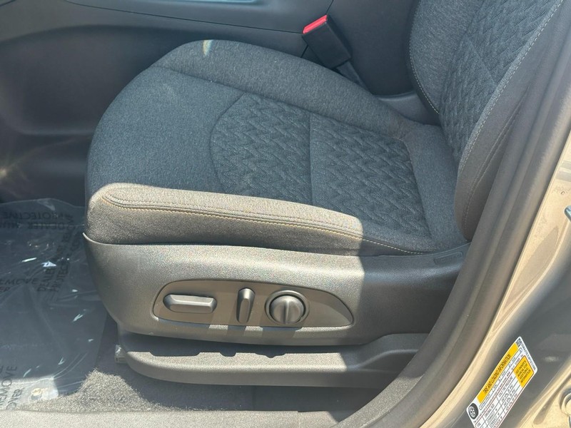 Chevrolet Equinox Vehicle Image 17