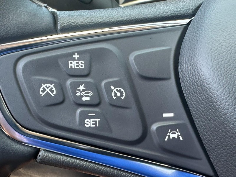 Chevrolet Equinox Vehicle Image 18