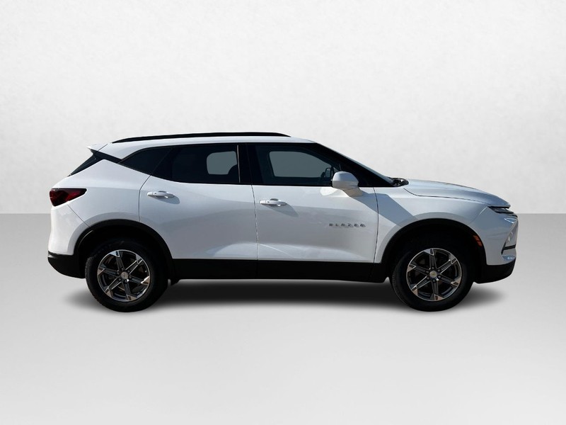 Chevrolet Blazer Vehicle Image 02