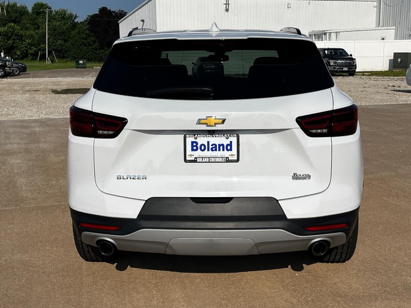 Chevrolet Blazer Vehicle Image 04