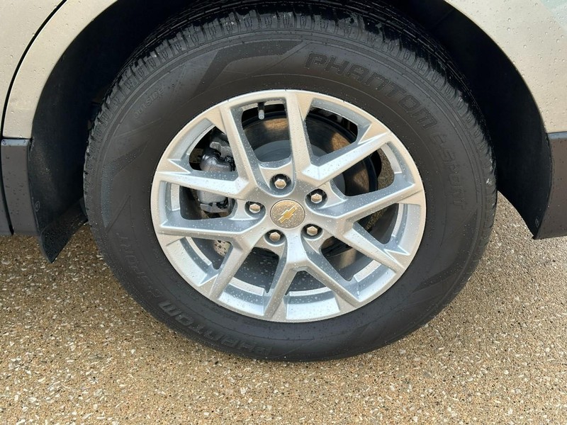 Chevrolet Equinox Vehicle Image 06