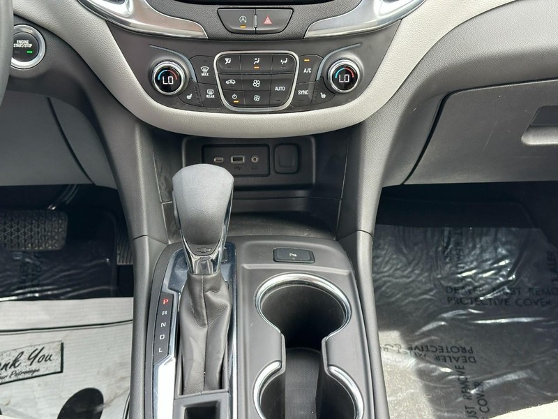 Chevrolet Equinox Vehicle Image 14