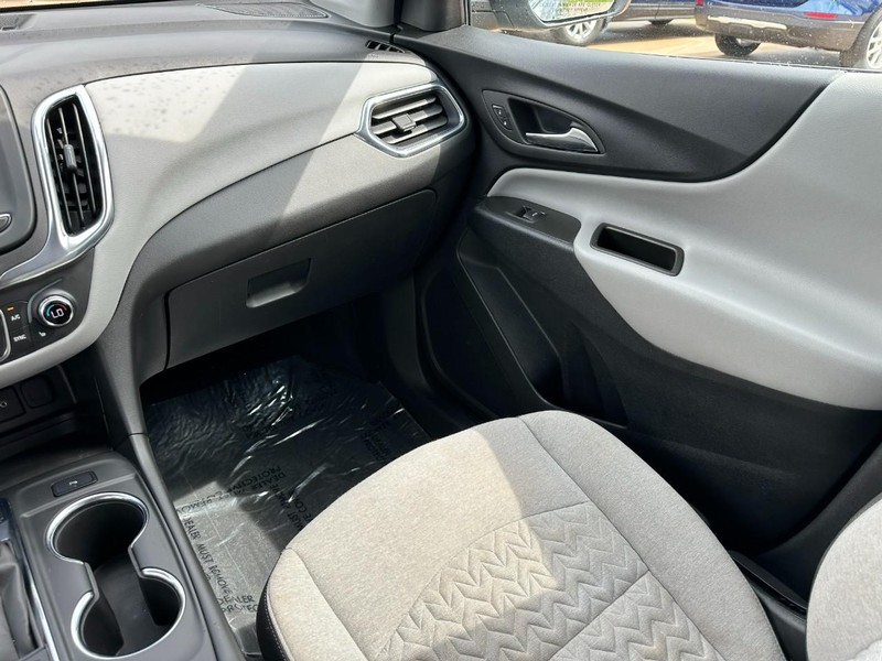 Chevrolet Equinox Vehicle Image 15