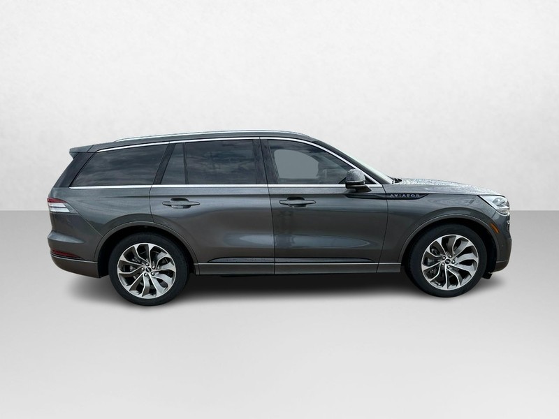 Lincoln Aviator Vehicle Image 02