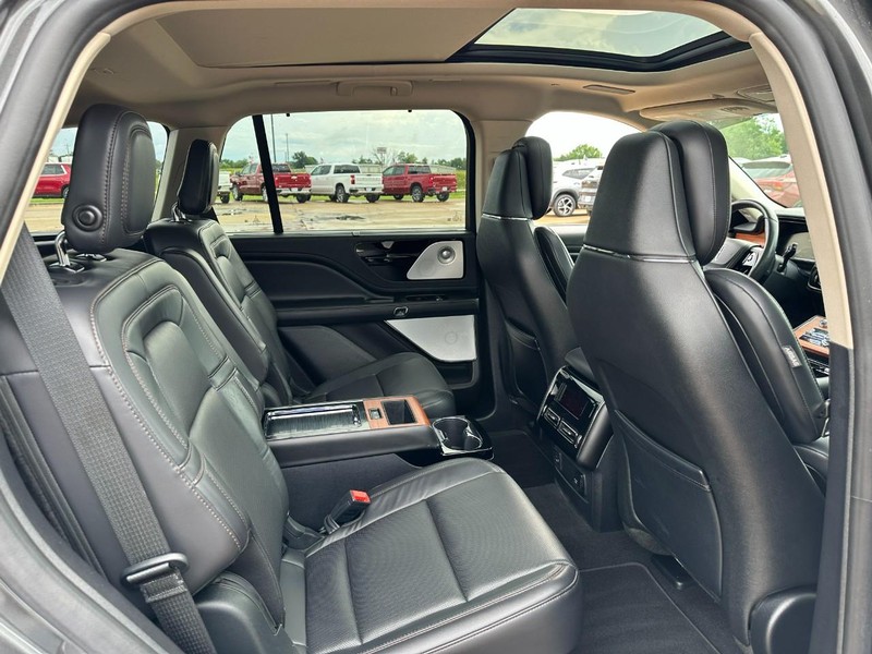 Lincoln Aviator Vehicle Image 04