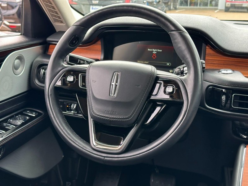 Lincoln Aviator Vehicle Image 09