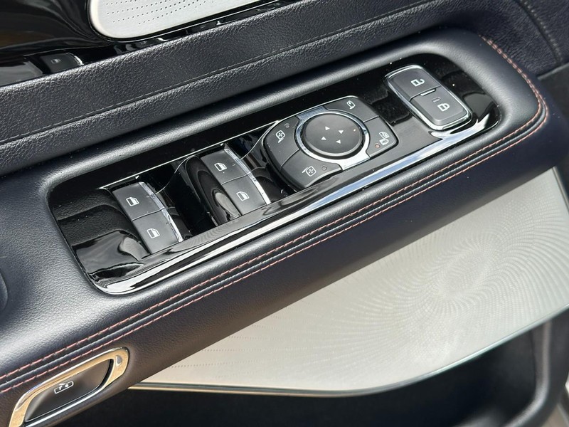 Lincoln Aviator Vehicle Image 13