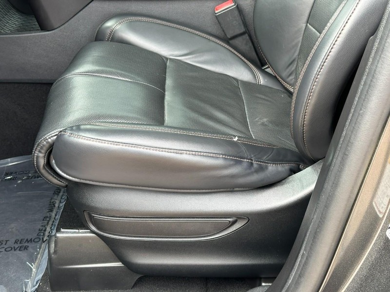 Lincoln Aviator Vehicle Image 15