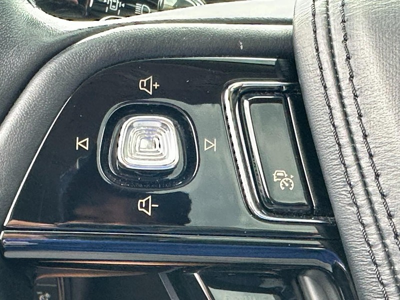 Lincoln Aviator Vehicle Image 17