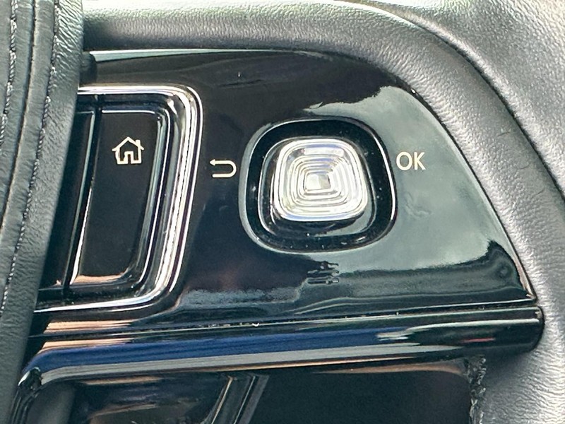 Lincoln Aviator Vehicle Image 18