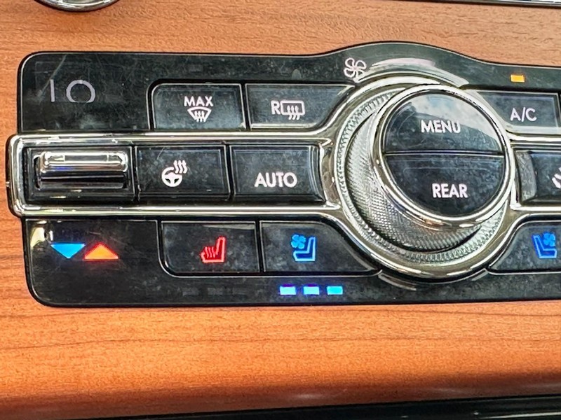 Lincoln Aviator Vehicle Image 19