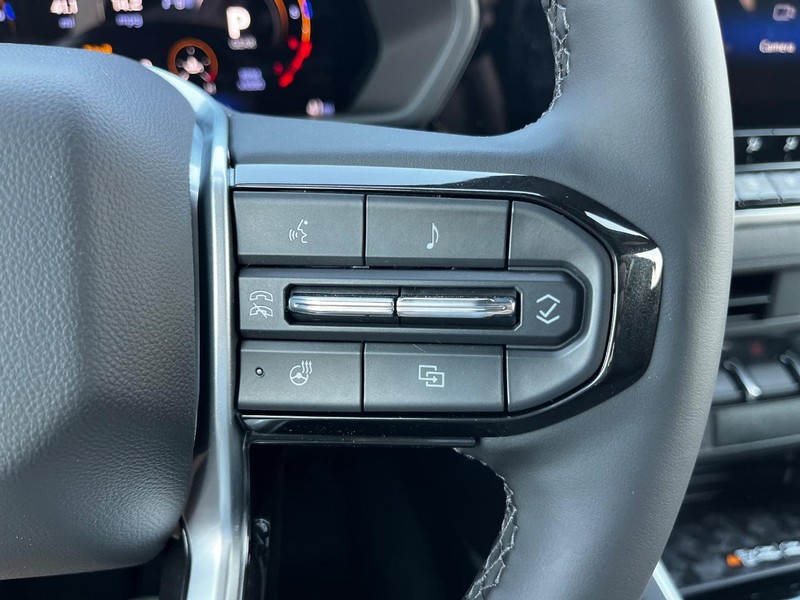 Chevrolet Colorado Vehicle Image 11