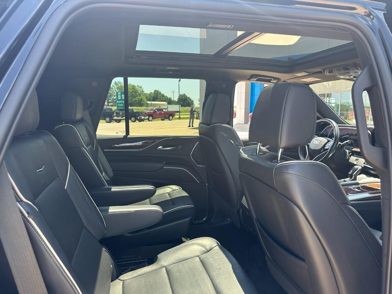 Cadillac Escalade Vehicle Image 11