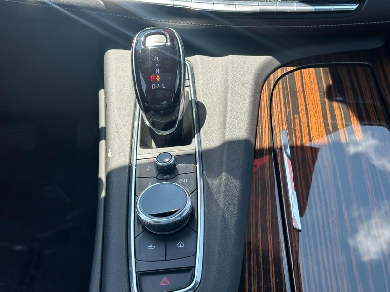 Cadillac Escalade Vehicle Image 16