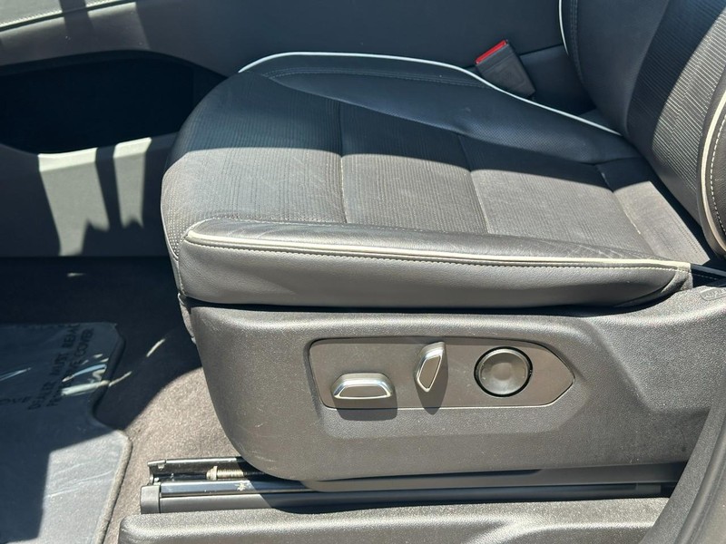 Cadillac Escalade Vehicle Image 20