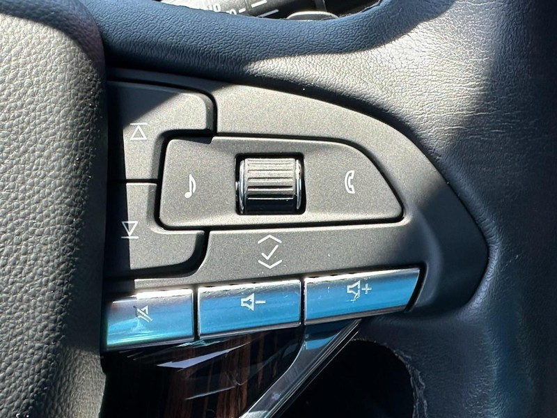Cadillac Escalade Vehicle Image 22