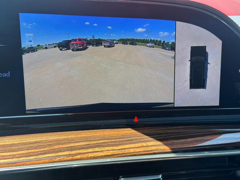 Cadillac Escalade Vehicle Image 25