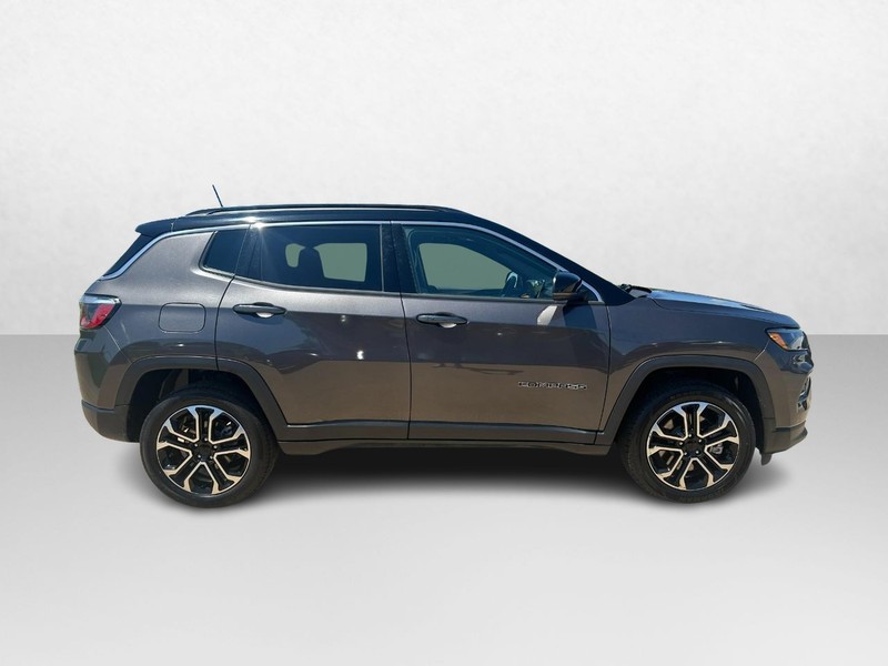 Jeep Compass Vehicle Image 02