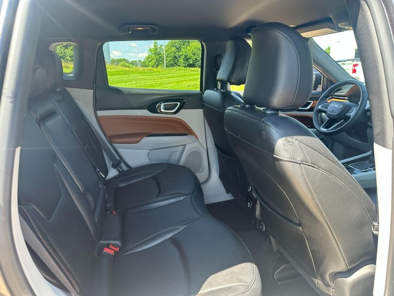 Jeep Compass Vehicle Image 10