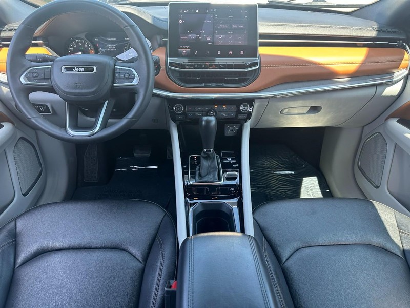 Jeep Compass Vehicle Image 11