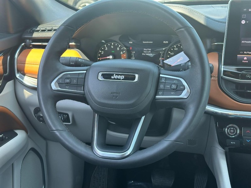 Jeep Compass Vehicle Image 12